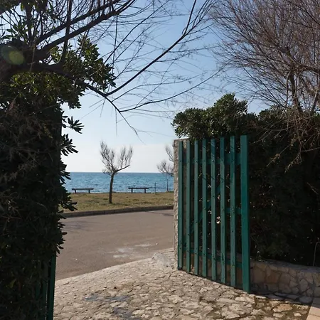 Lana 1 Fronte Mare A Punta Grossa Di Holiday home